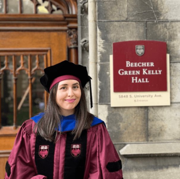 Zeynep Aslan graduates